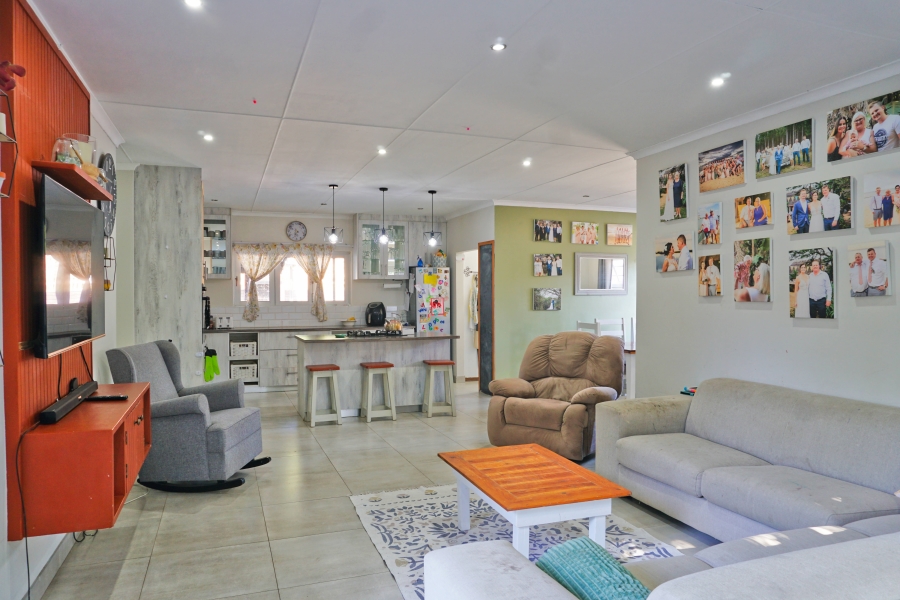5 Bedroom Property for Sale in Sunrise On Sea Eastern Cape